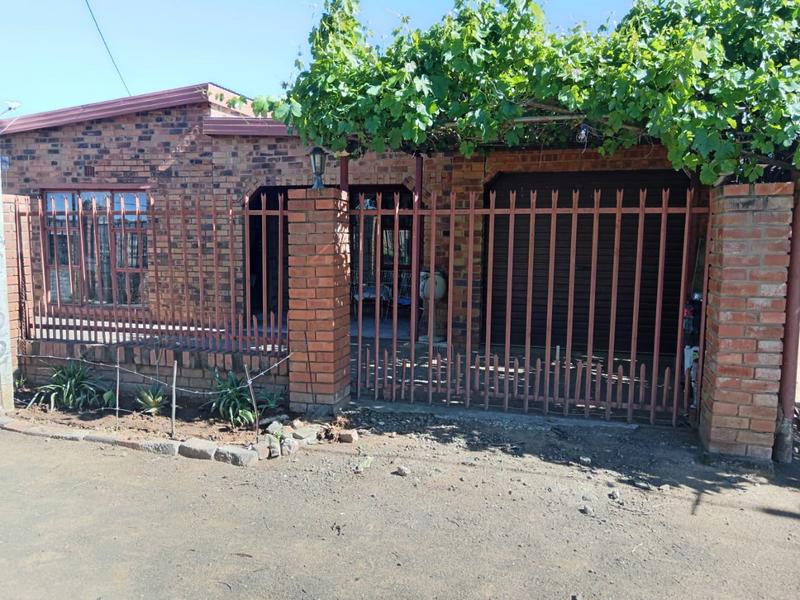 3 Bedroom Property for Sale in Thabong Free State
